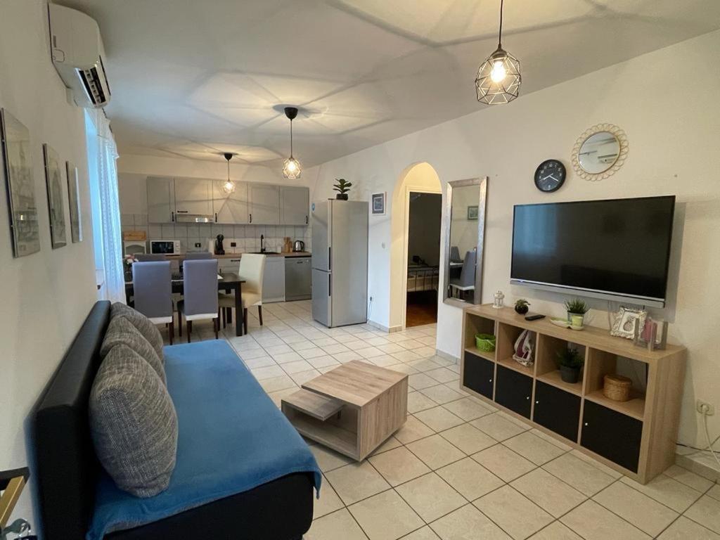 Apartments Antonija Punta Skala Next To Falkensteiner Resort เพทรอซาเน ภายนอก รูปภาพ